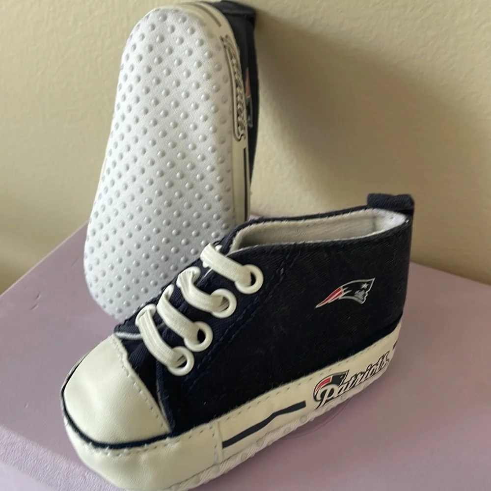 5/$25 NFL Patriots Baby shoes Size 0-6 months